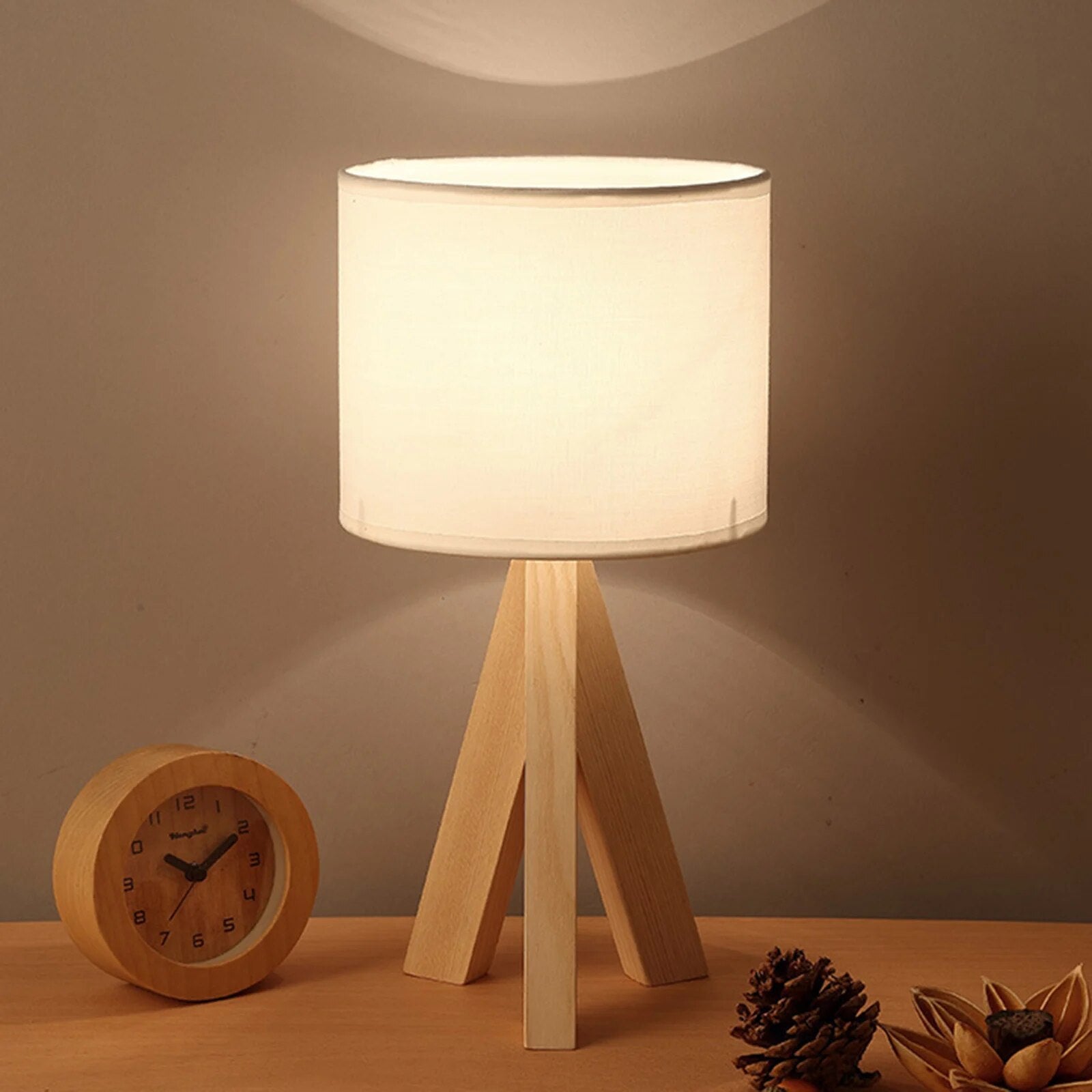 Retro Tripod Table Lamp with Linen Shade